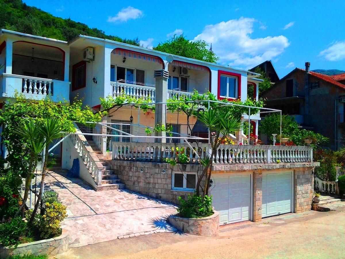 Апартаменты Villa Lastva Apartments Тиват