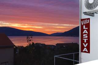 Апартаменты Villa Lastva Apartments Тиват Номер-студио с балконом и видом на море (для 3 взрослых)-1