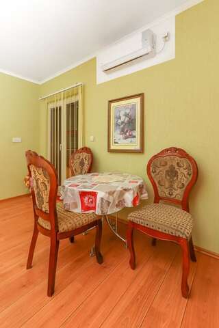 Апартаменты Villa Lastva Apartments Тиват Номер-студио с балконом и видом на море (для 3 взрослых)-9